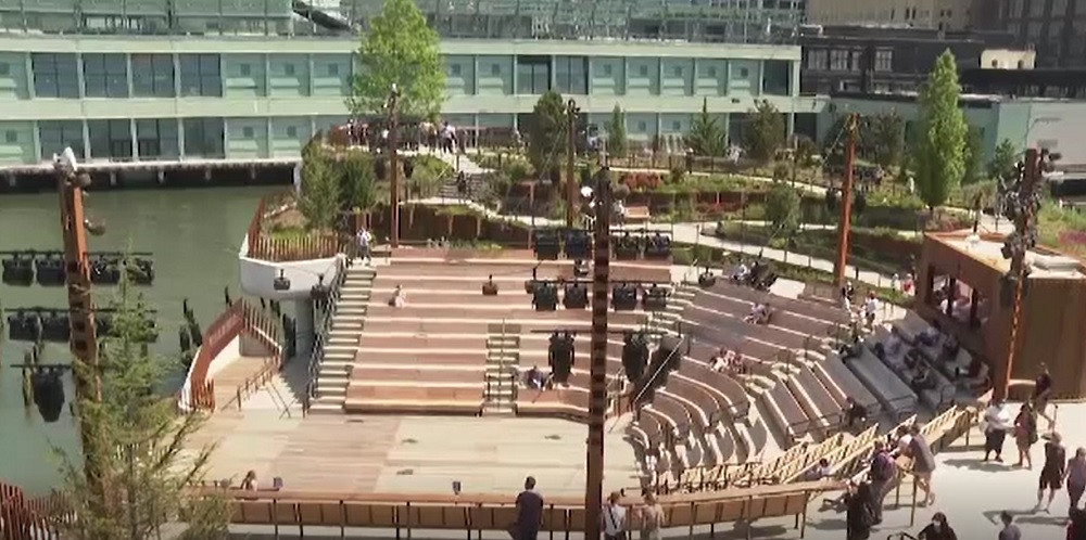 Un parc suspendat a fost construit pe locul în care au debarcat supraviețuitorii de pe Titanic