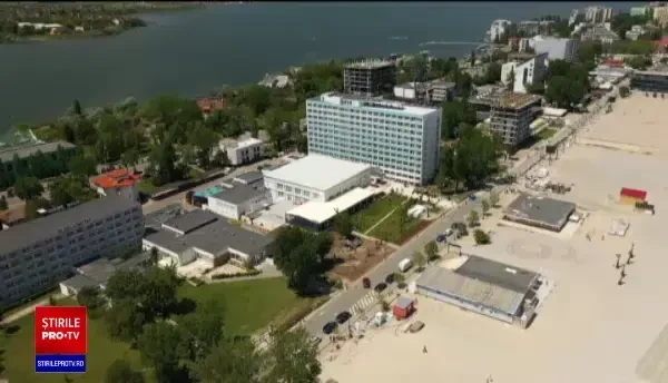 Turiștii au profitat de prețurile mici și temperaturile bune de plajă: ”În sfârșit a venit vara!”. Cât costă un sejur la mare