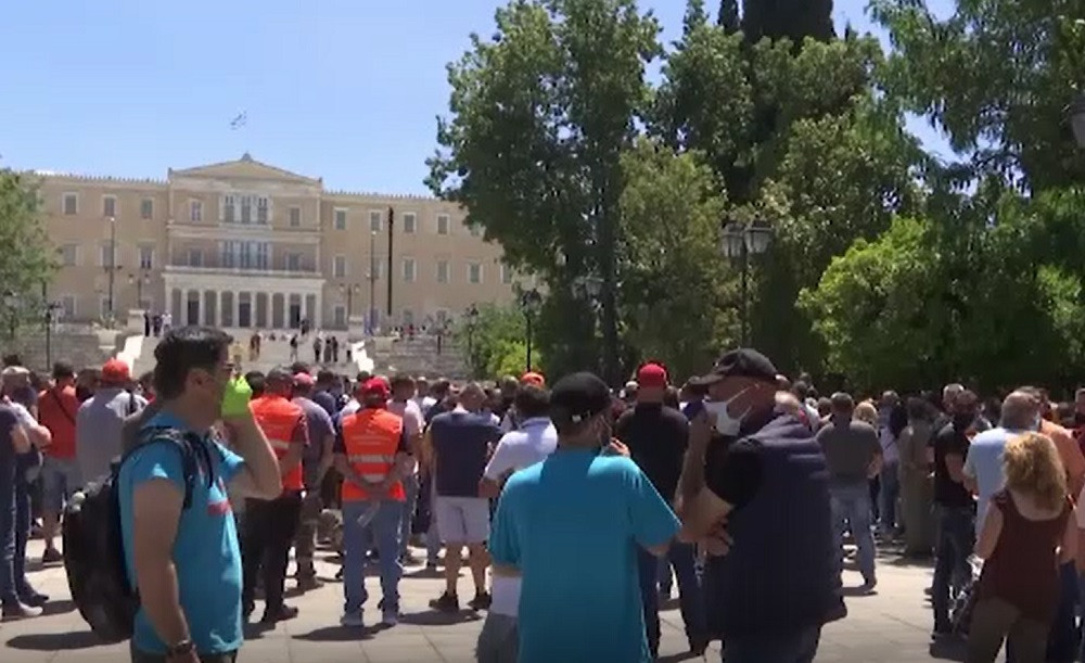 Grecii au protestat împotriva sterilizării animalelor. Sute de oameni au ieșit în stradă