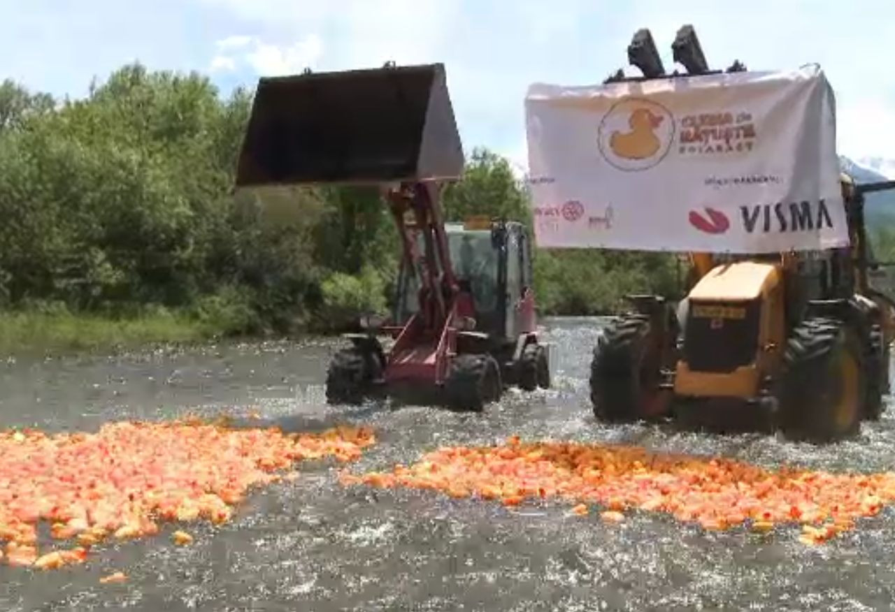 Întrecerea rățuștelor, eveniment caritabil pentru dotarea spitalului din Sibiu. Câți bani s-au strâns