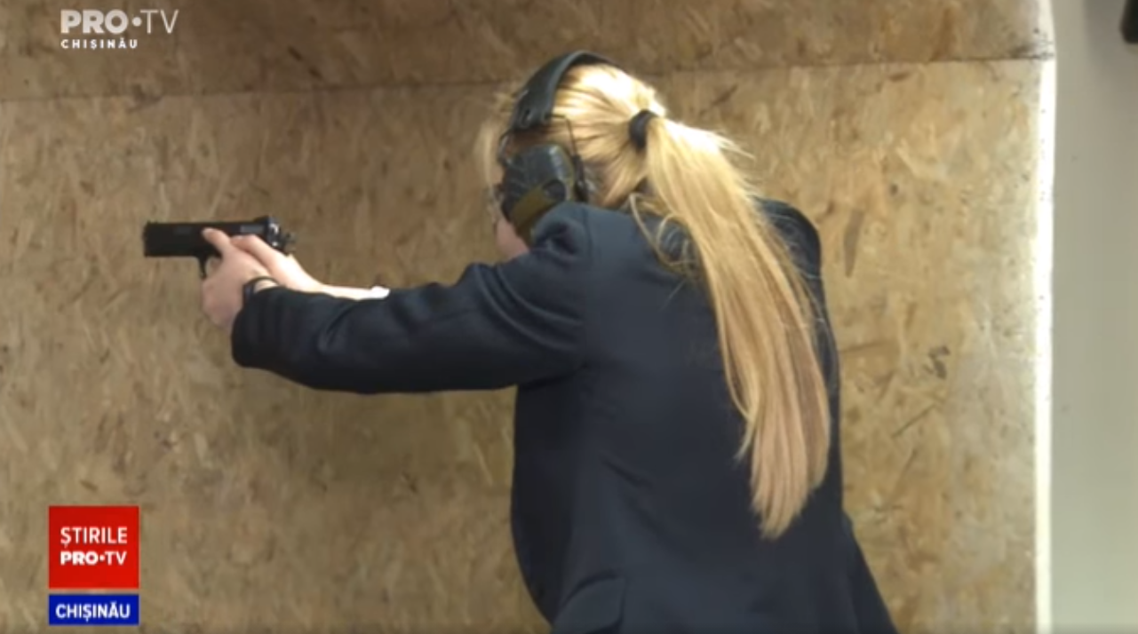 Președintele R. Moldova este apărată de două femei bodyguard. Ce antrenamente speciale fac ele. VIDEO