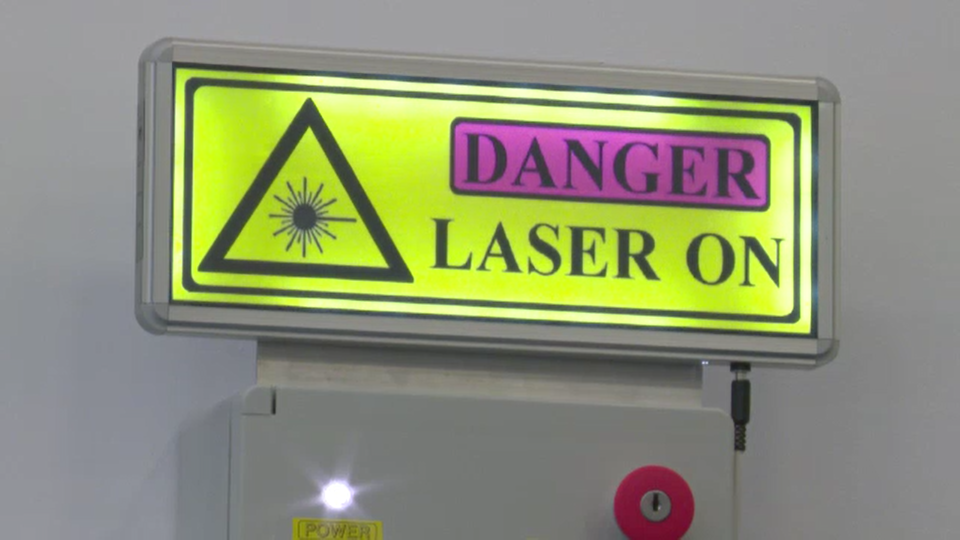 Laserul de la Măgurele a ajuns în impas. România riscă să returneze 300 de milioane de euro primiți de la UE