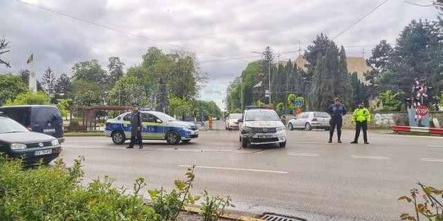 Polițist amendat și lăsat fără permis după ce nu a acordat prioritate într-o intersecție