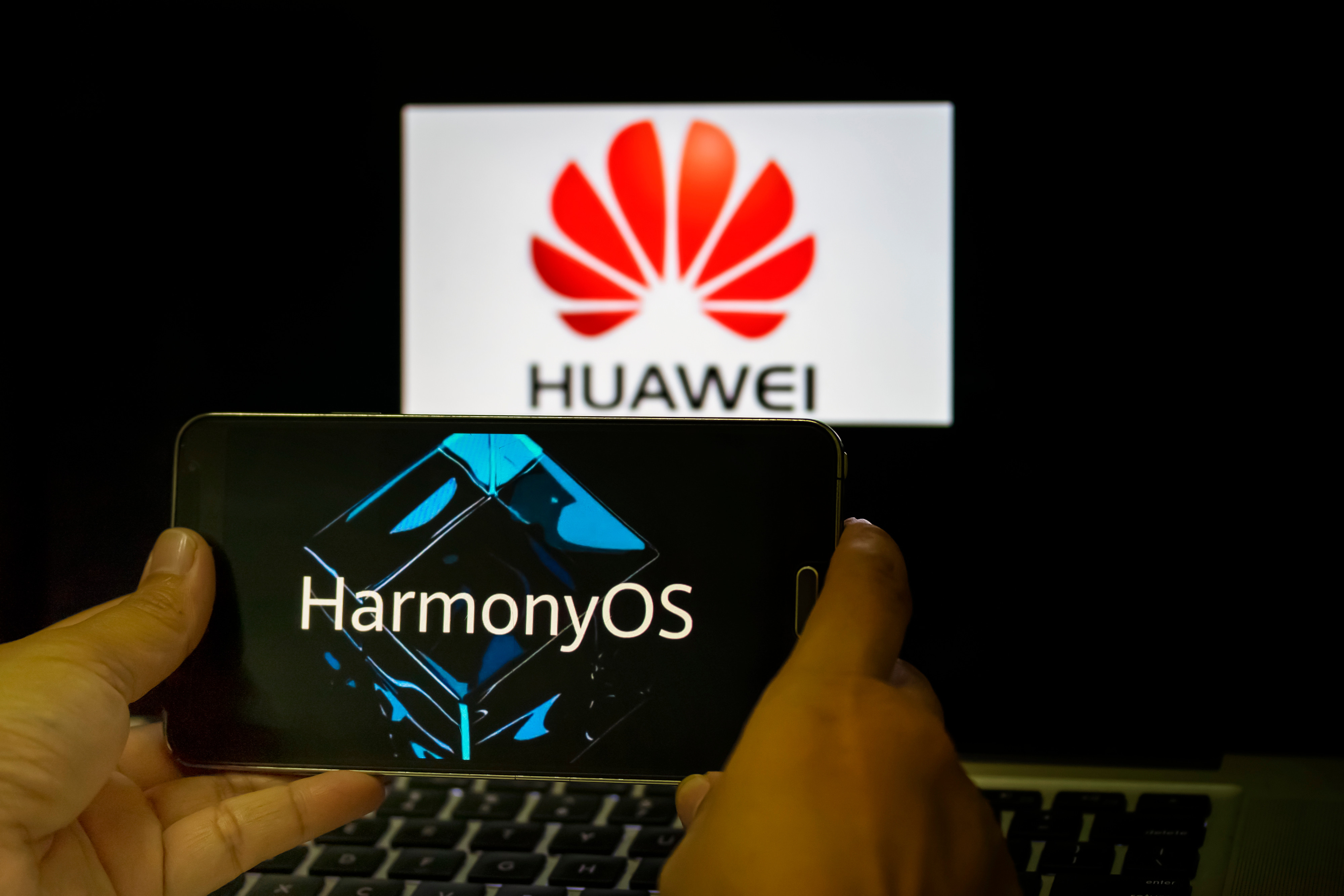 Huawei lansează Harmony OS pe 2 iunie. Ce reprezintă noua interfață a telefoanelor în raport cu Google