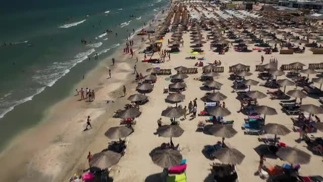 Zeci de evenimente în aer liber pe litoral, în weekend. Turiștii au parte de vreme bună
