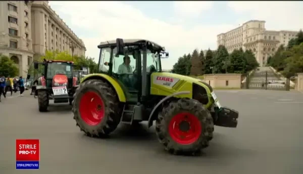 Fermierii au protestat cu tractoarele la Parlament. Ce le reproșează autorităților