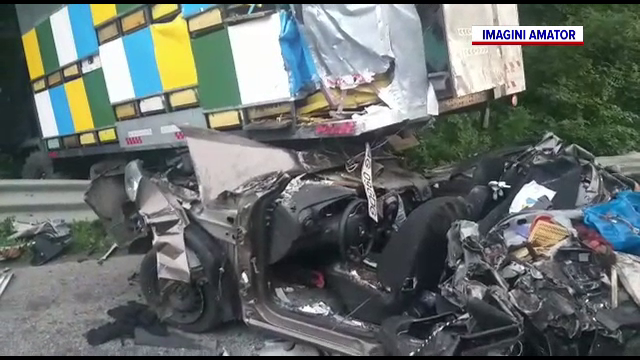 Un salvamontist a murit pe A1, după ce mașina sa a fost izbită de un camion pe banda de urgență