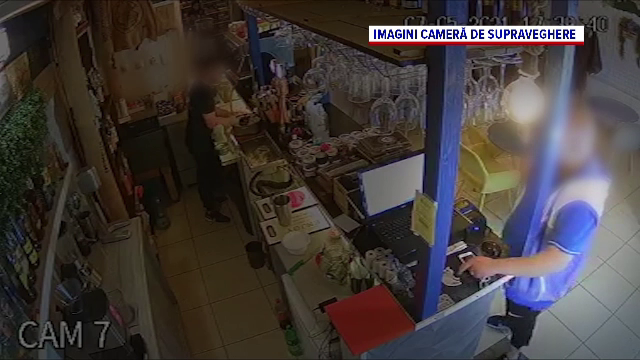 Hoț filmat când îi fură telefonul unui ospătar, într-o cafenea din Galați