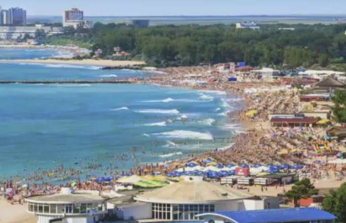 Flux mare de turiști, așteptat la mare în weekend. Românii fac tot mai multe rezervări