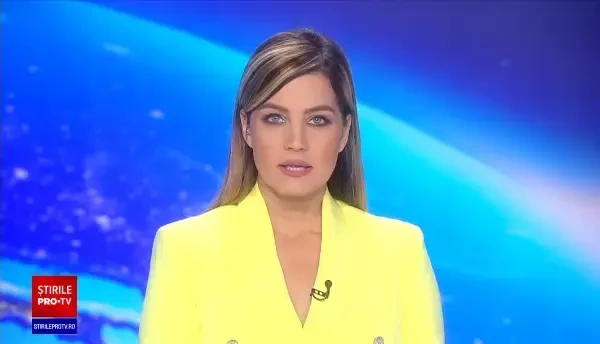 Un tramvai din Craiova a luat foc după ce a fost lovit de trăsnet. GALERIE FOTO