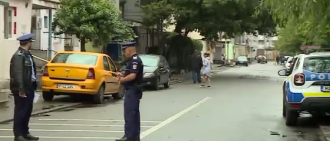 Razii de amploare în cartierul Ferentari. Polițiștii au legitimat locuitorii din zonă și au verificat scările de bloc