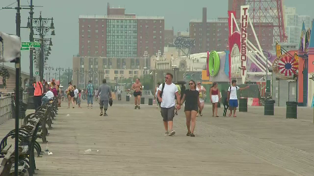 Ce premii pot primi cei care se vaccinează. O tânără din SUA a devenit milionară