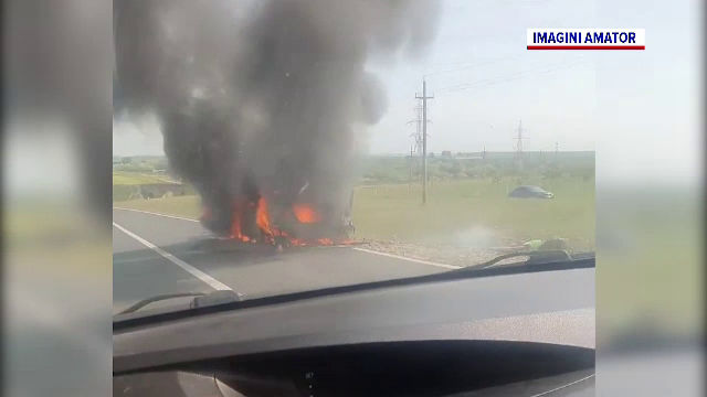 O mașină a luat foc în mers, la intrarea în Constanța