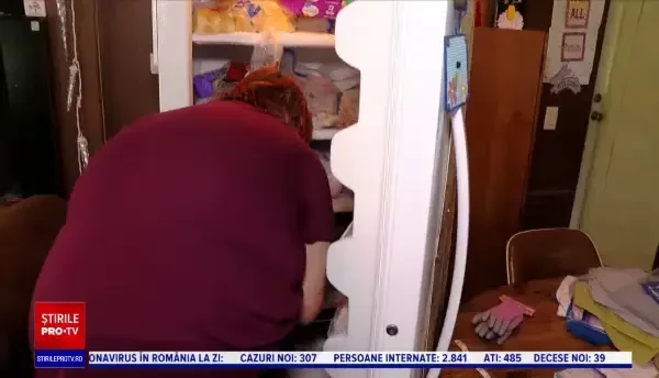 O familie din SUA s-a trezit cu un bloc uriaș de gheață în mijlocul locuinței. Ce spun meteorologii
