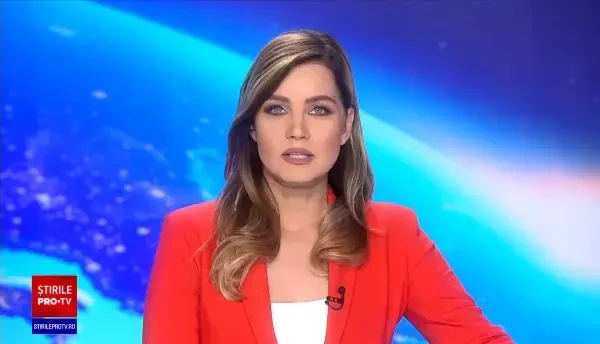 Reacția unui reporter când s-a trezit cu o insectă uriașă pe gât