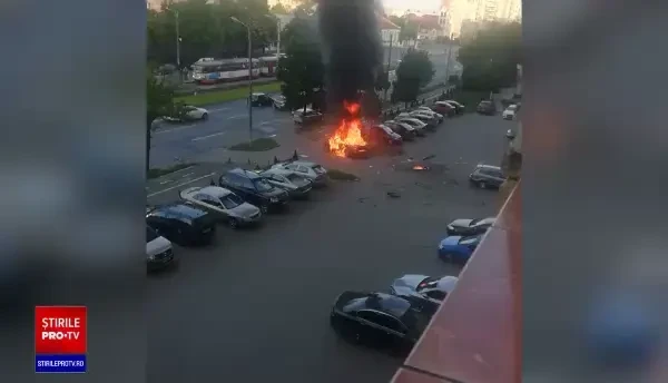 O mașină a explodat după ce s-a pus în mișcare, în Arad. Șoferul, un om de afaceri, a murit