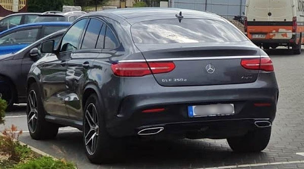 Șoferul unui Mercedes cu număr obscen, sancționat cu peste 6.000 de lei în Suceava. Care este motivul