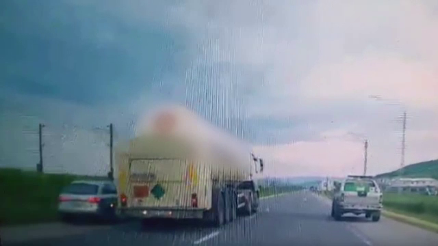 Polițiștii îl caută pe șoferul care a făcut o depășire extrem de periculoasă în Cluj. Gestul putea duce la o catastrofă