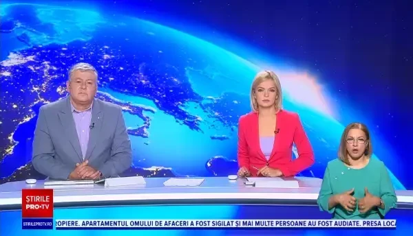 Doi hoți, filmați în timp ce furau bani dintr-un automat de cafea