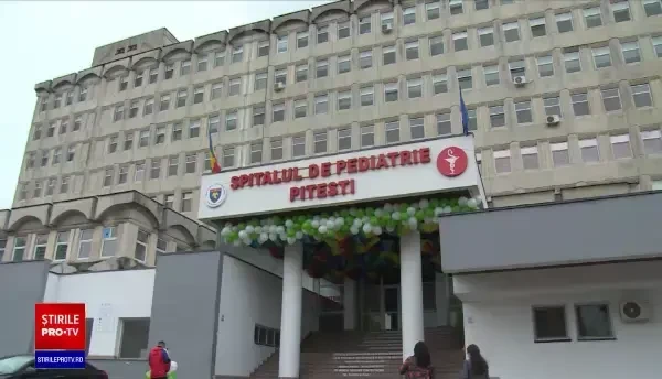 O mamă din Mioveni și fiica ei de 13 ani, internate la terapie intensivă după ce au fost bătute de soț