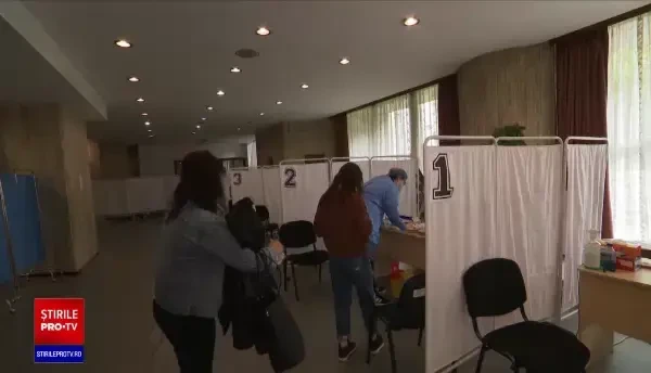 Maratonul de vaccinare pentru adolescenți, un succes. Centrele rămân deschise și marți, de Ziua Copilului