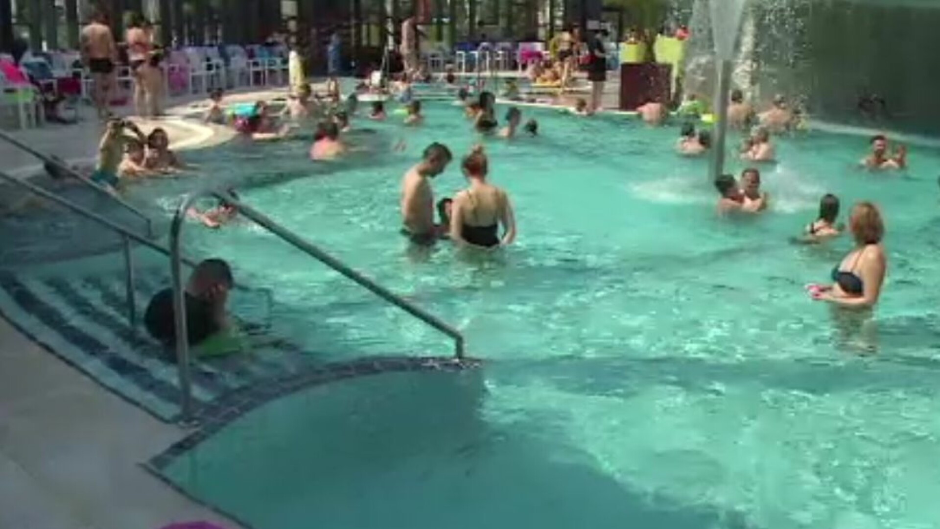 Complexurile cu piscine interioare au funcționat cu casa închisă în prima zi de ridicare a restricțiilor
