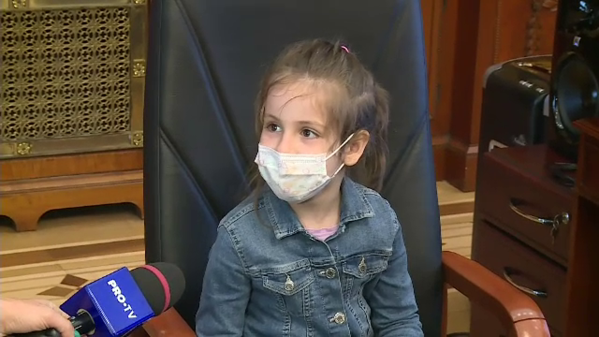 De Ziua Copilului, cei mici s-au plimbat cu avionul și au fost în Parlament. Ce legi au dat