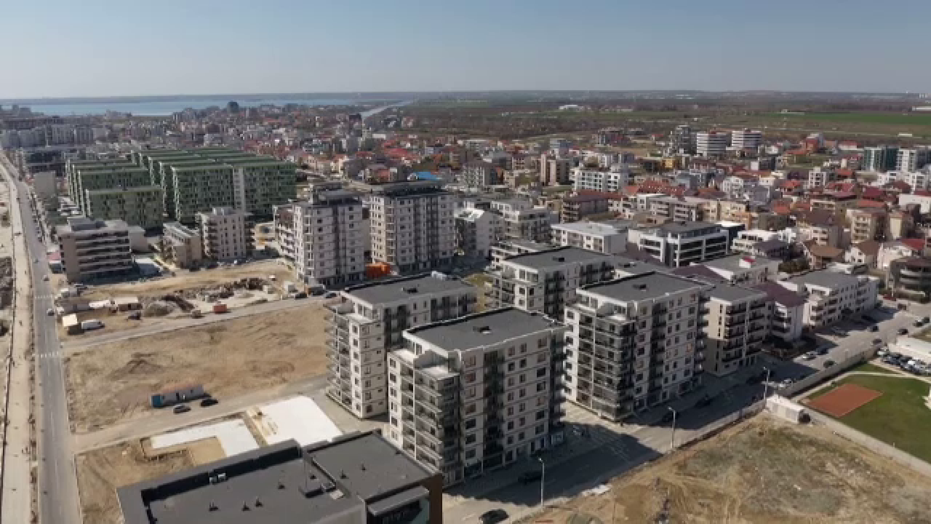 Casele noi, mai scumpe decât înainte de pandemie și prețurile continuă să crească. Băncile par a crea o nouă bulă imobiliară