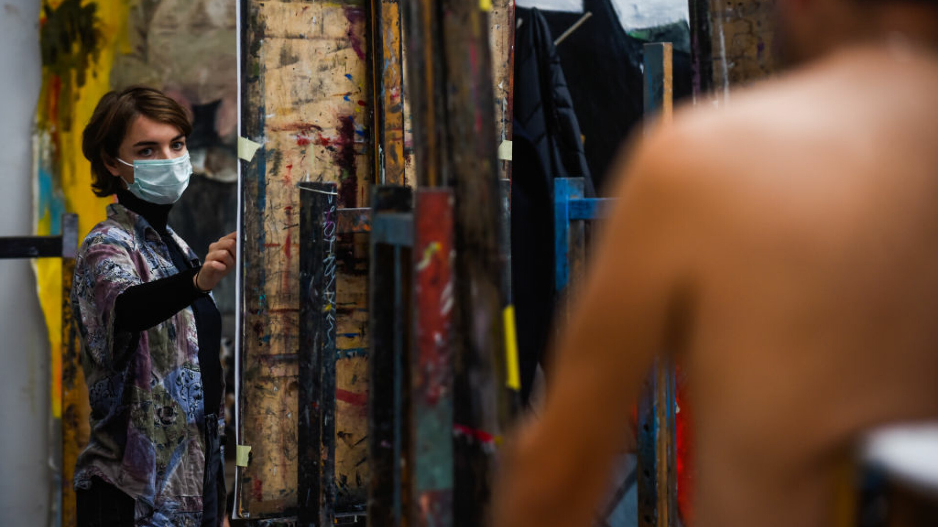 Scandal de hărțuire sexuală în mai multe școli de teatru britanice. O anchetă jurnalistică a dus la concedieri