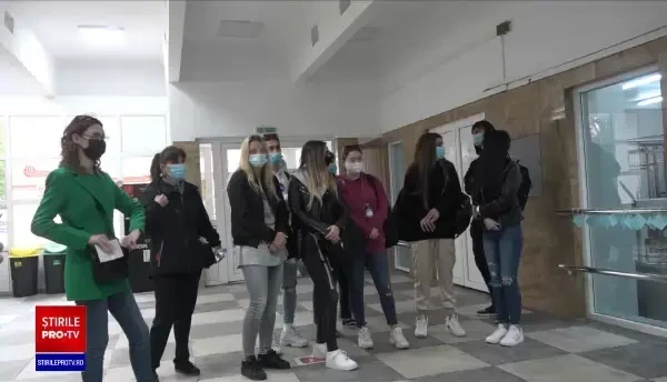 Lecții interactive la o facultate din Galați. Elevii de liceu au fost chemați să viziteze laboratoare inedite