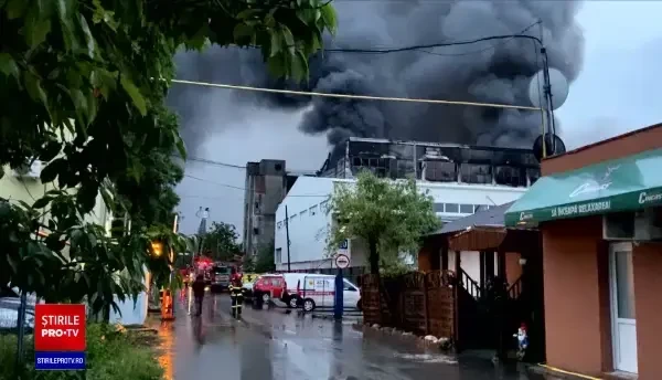Bucureștiul, amenințat de fum toxic după un incendiu provocat de o mână criminală la un incinerator din Prahova