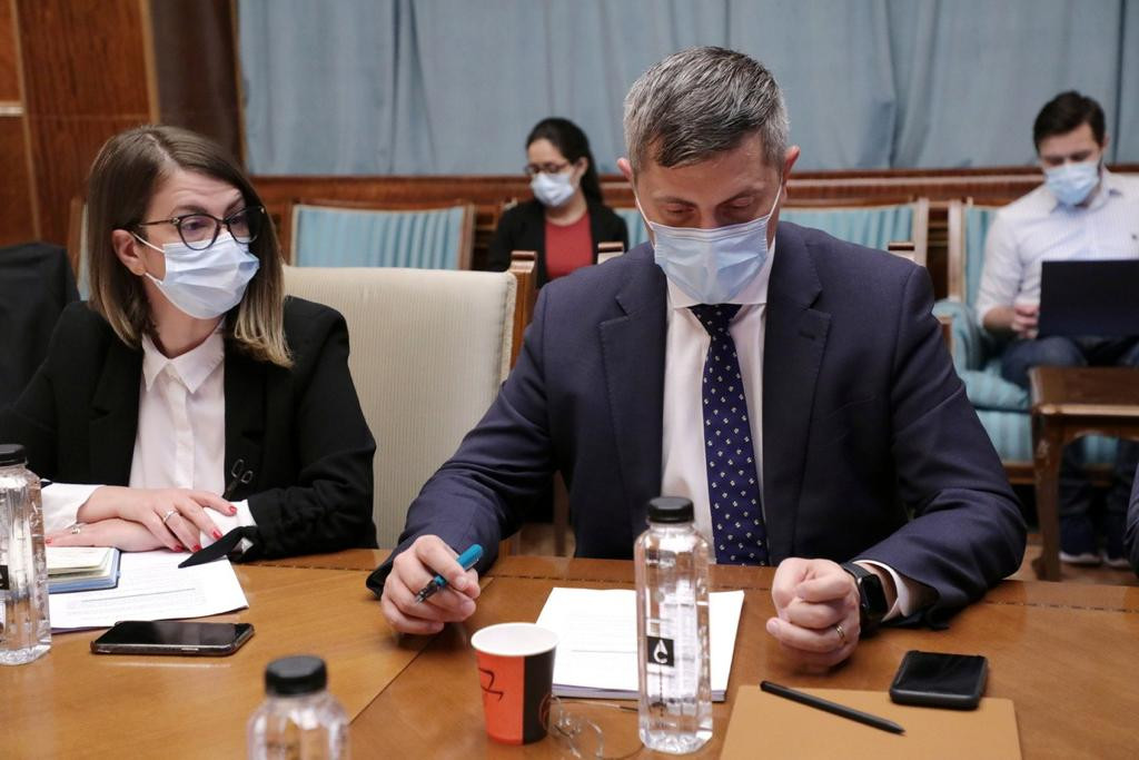 Dan Barna refuză propunerea lui Cioloş de a renunţa amândoi la cursa pentru şefia USR-PLUS