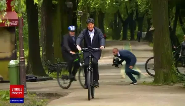 Iohannis, nemulțumit de situația pistelor de bicicletă: Prea puține, se stă mult la semafor