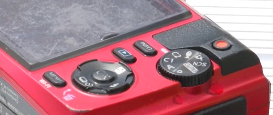 O femeie și-a recuperat aparatul foto pierdut într-un lac în urmă cu 10 ani