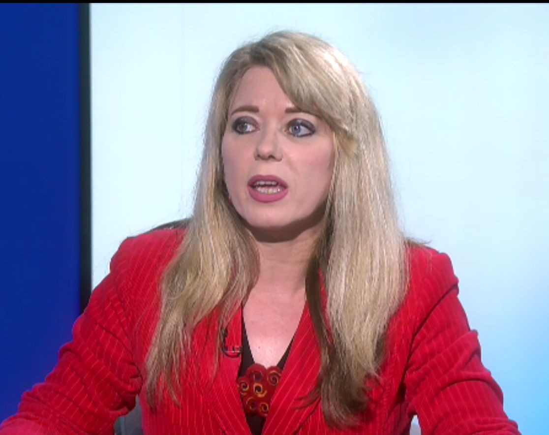 Ioana Nicolaie a donat cărți de 50.000 de euro școlilor. „Practic, ne educăm copiii în mileniul III fără acces la carte”