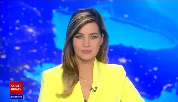 O ursoaică și trei pui, filmați la cabana Bâlea Lac de un salvamontist