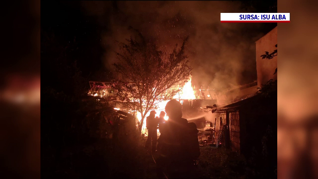 O magazie din Alba Iulia a ars ca o torță. Flăcările, înalte de câțiva metri, s-au extins rapid