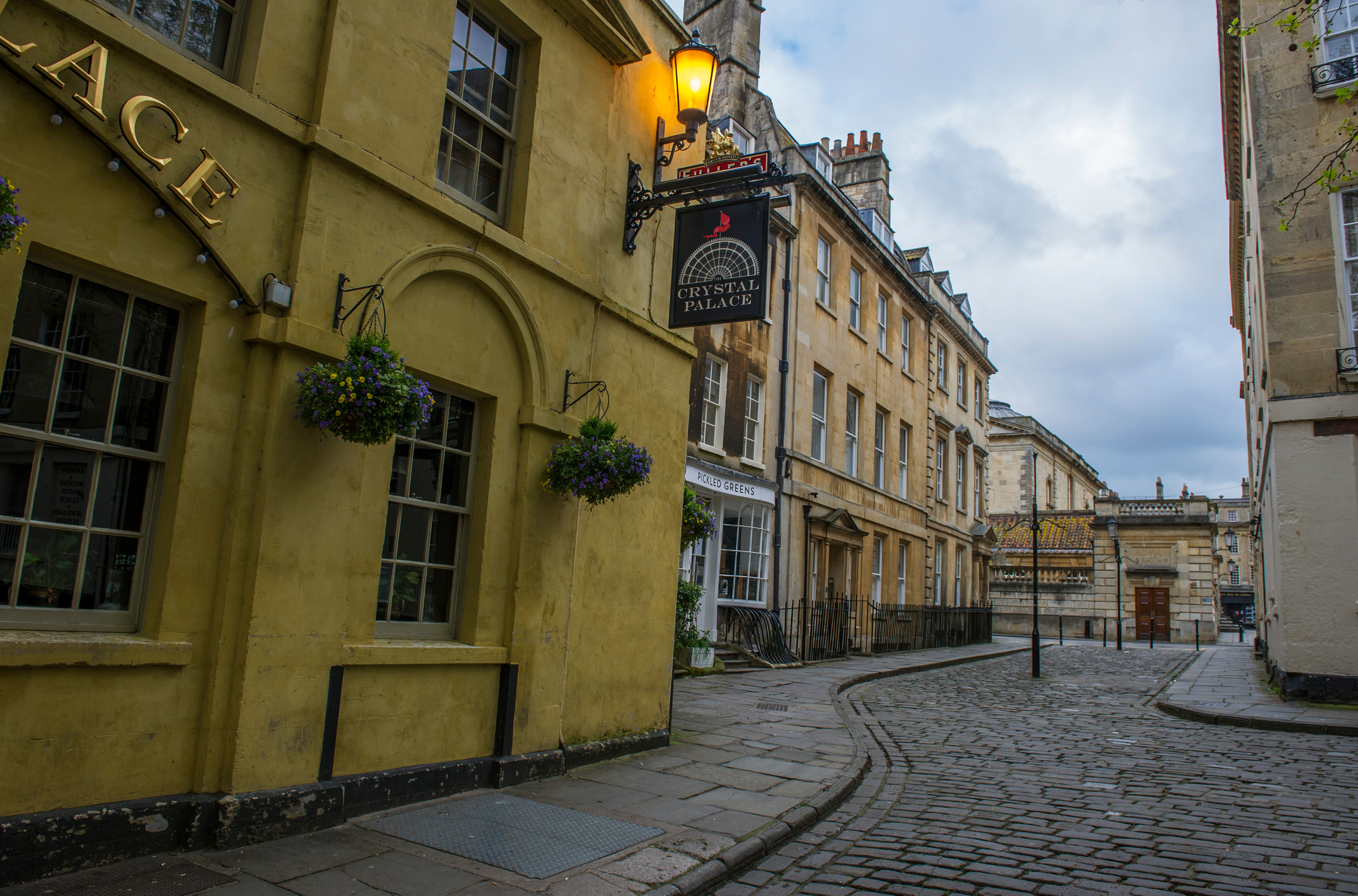O „capsulă a timpului”, găsită într-un pub din Somerset. Ce se afla înăuntru