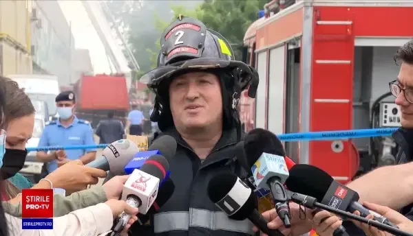 Incendiu la un depozit de deşeuri din Capitală. În interior au fost butelii şi recipiente sub presiune