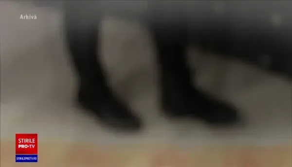 Un băiat de 9 ani, rănit cu un cuțit de tatăl său, după ce copilul a sărit să-şi apere mama