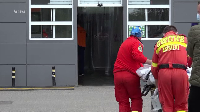 Trei surori dintr-o comună din Iași, la un pas de moarte. Bunica lor le-a spălat părul cu insecticid