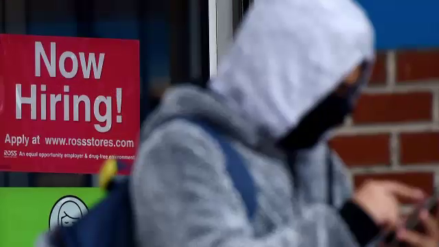 Americanii nu se grăbesc să se angajeze, deși companiile oferă beneficii substanțiale