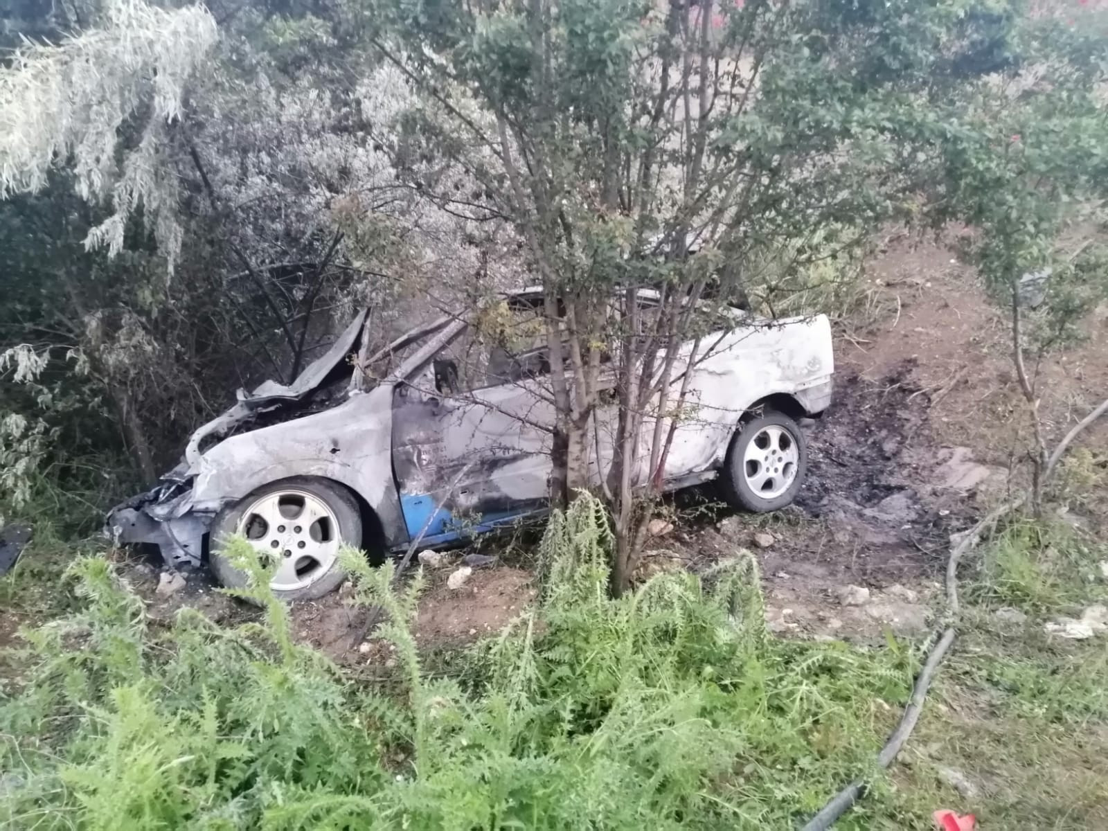 Un autoturism a intrat în parapet și a luat foc în județul Constanța. Toți cei prezenți în mașină ar fi consumat alcool