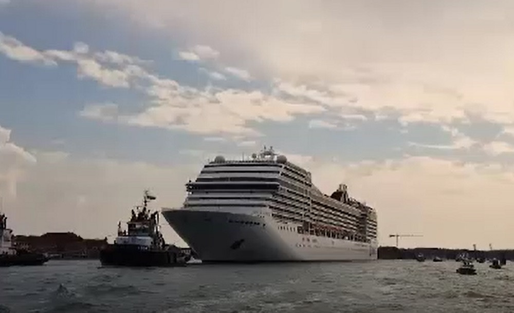 Primul vas de croazieră a plecat din Veneția după mai bine de un an. Localnicii au protestat vehement