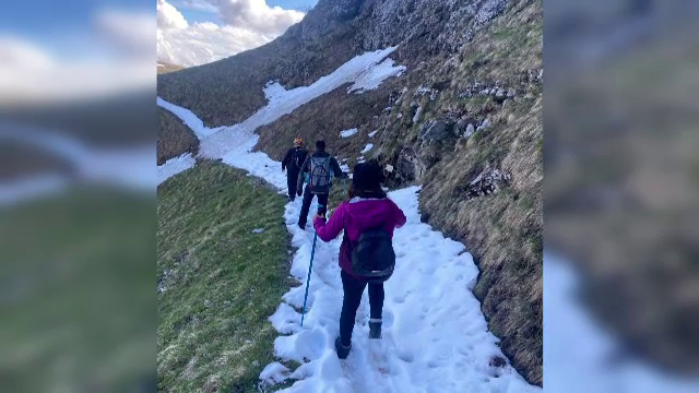 Doi turiști au rămas blocați în timp ce coborau de la Crucea Eroilor spre Cabana Caraiman. Cum au fost salvați