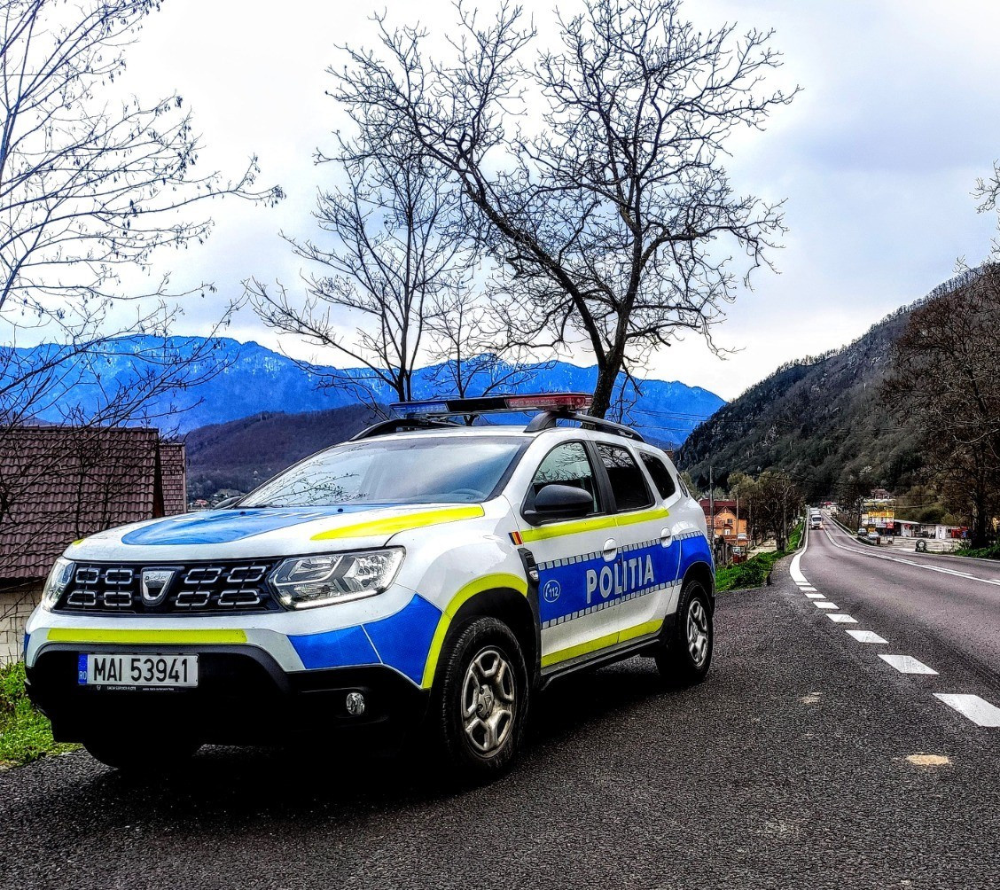 Urmărire ca în filme în Suceava: După 6 km, polițiștii au reușit să îl oprească pe șofer – are doar 16 ani