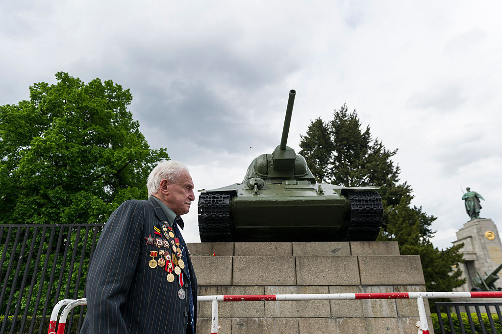 Soldatul care a dărâmat gardul de la Auschwitz a murit la vârsta de 98 de ani. Cine a fost David Dushman