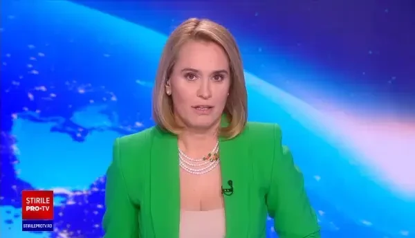 Un câine militar din China a efectuat primul său salt cu paraşuta