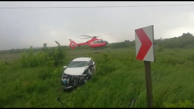 Accident grav pe DN72. Un șofer, grav rănit, după ce mașina lui a fost lovită de semiremorca unui camion