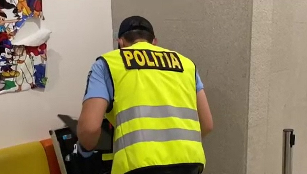 Tânăr tăiat cu un cuţit în zona gâtului de un adolescent de 15 ani. S-au certat pe un ATV